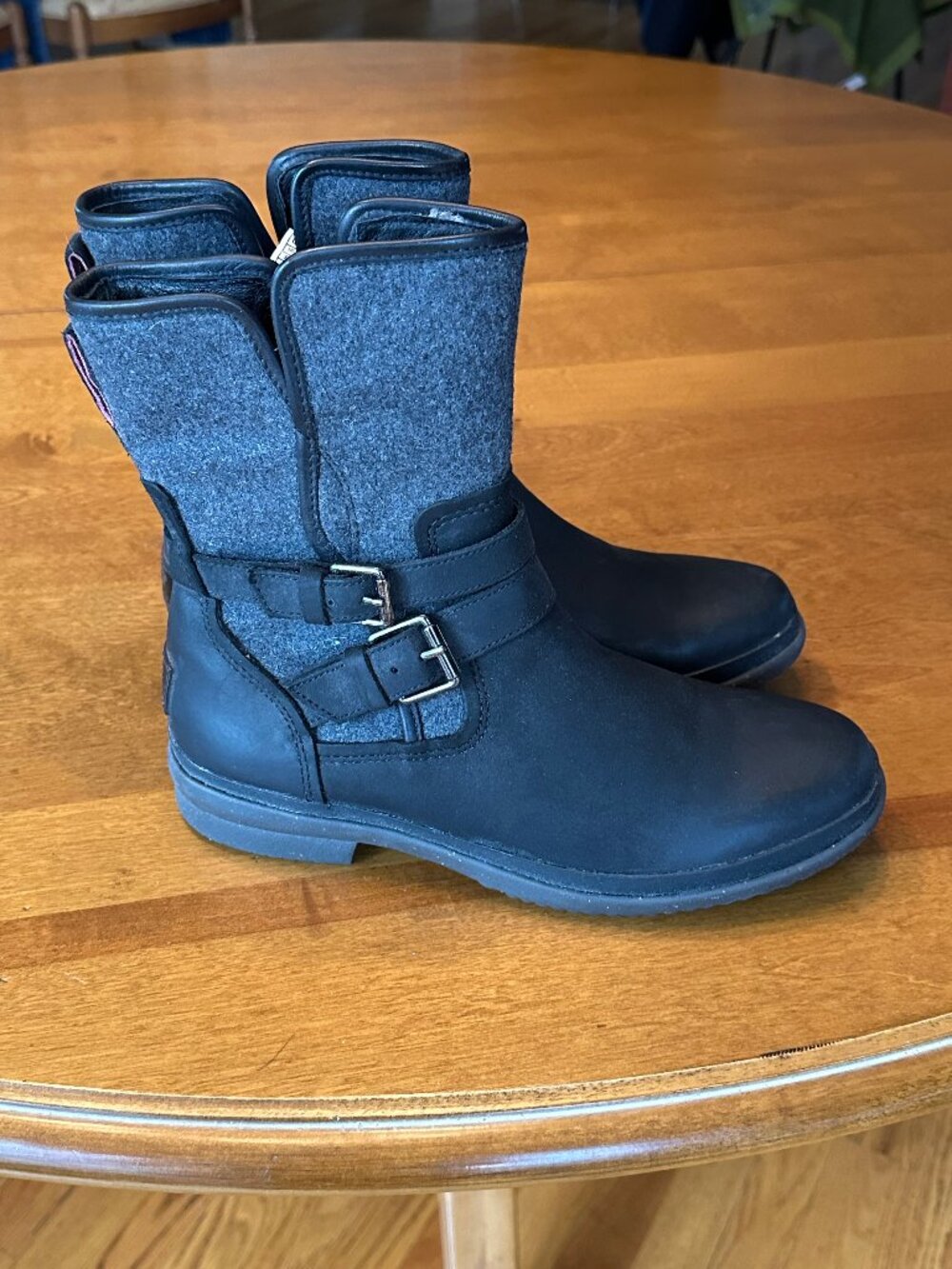 Pristine waterproof UGG Simmens 1005269 black boots grey speckled uppers